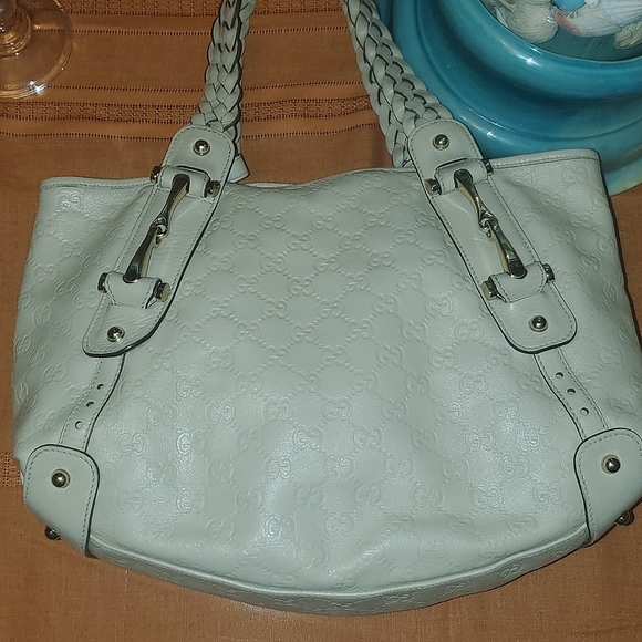 Gucci Guccissima Pelham Leather Small Bag - Picture 10 of 16